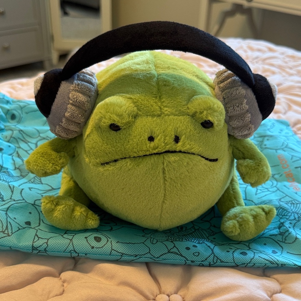 NWT Jellycat Ricky Rain with Headphones